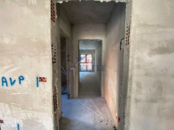 Tirane, shitet apartament 1+1+Ballkon Kati 2, 77 m² 170.000 € (Shkolla e Kuqe)