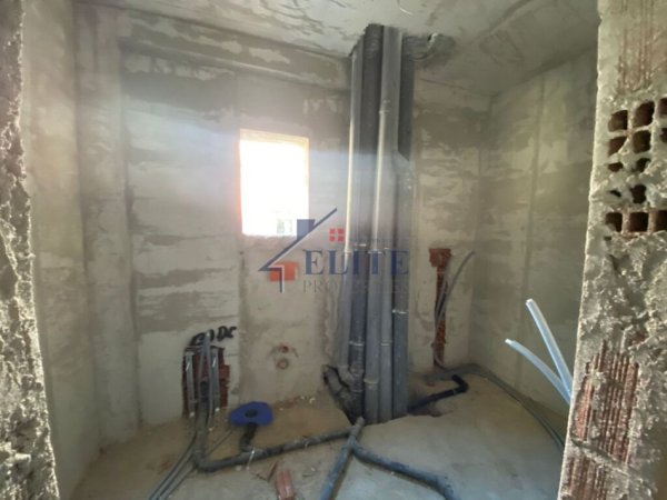 Tirane, shitet apartament 1+1+Ballkon Kati 2, 77 m² 170.000 € (Shkolla e Kuqe)
