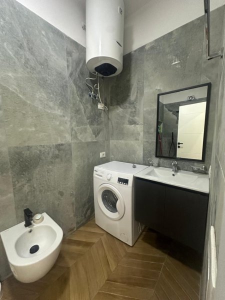 Tirane, jepet me qera apartament 2+1+Aneks Kati 6, 101 m² 600 € (shkolla e bashkuar)