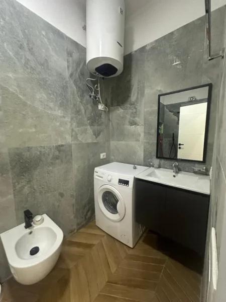 Tirane, jepet me qera apartament 2+1+Aneks Kati 6, 101 m² 600 € (shkolla e bashkuar)