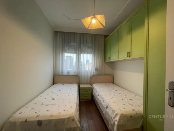 Tirane, jepet me qera apartament 2+1 Kati 7, 96 m² 1.300 € (Bllok)