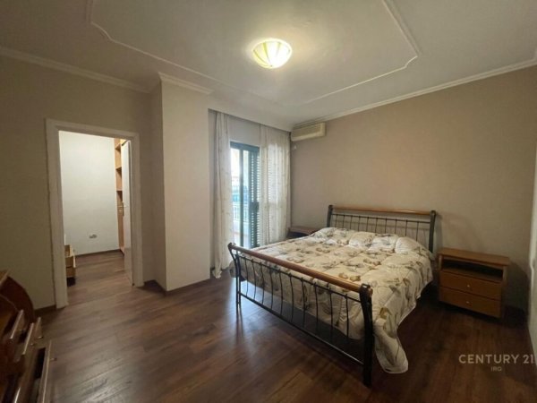Tirane, jepet me qera apartament 2+1 Kati 7, 96 m² 1.300 € (Bllok)