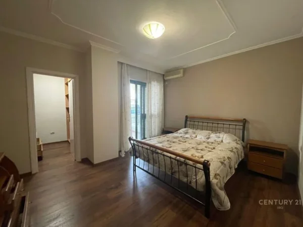 Tirane, jepet me qera apartament 2+1 Kati 7, 96 m² 1.300 € (Bllok)