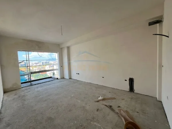 Tirane, shitet apartament 2+1+Ballkon Kati 5, 105 m² (Barrikadave)