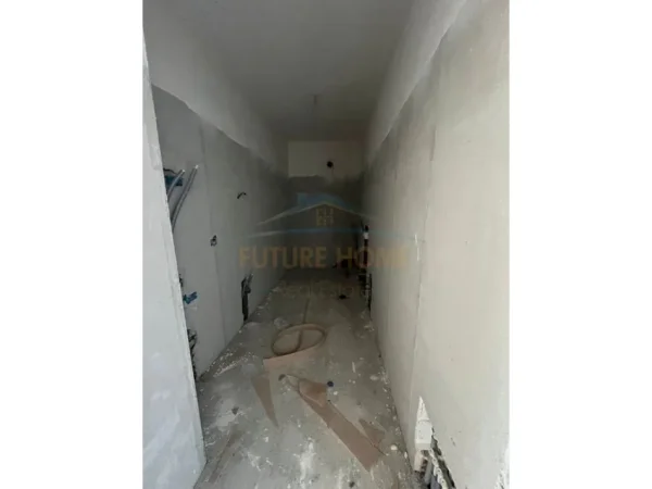 Tirane, shitet apartament 2+1+Ballkon Kati 5, 105 m² (Barrikadave)