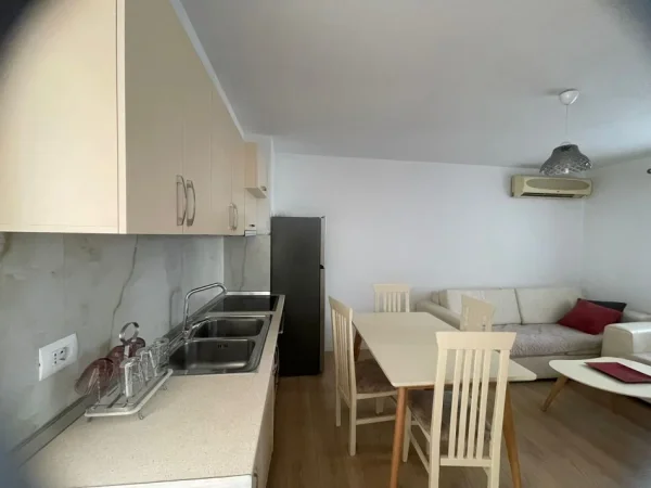 Tirane, jepet me qera apartament 1+1 Kati 2, 56 m² 450 €