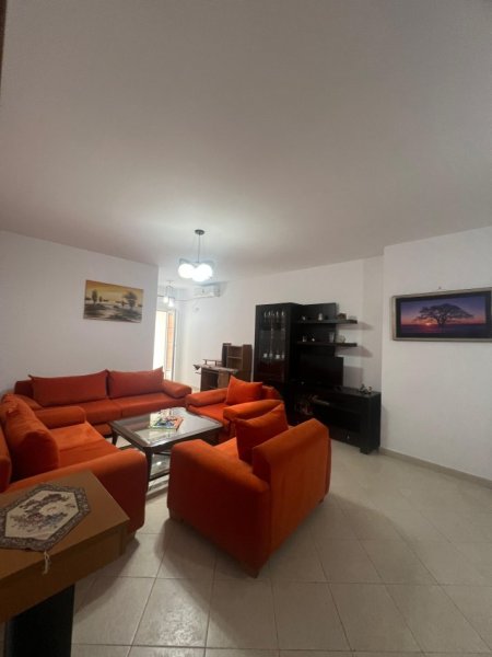 Tirane, jepet me qera apartament 2+1+Ballkon Kati 2, 112 m² 700 € (Don Bosko)