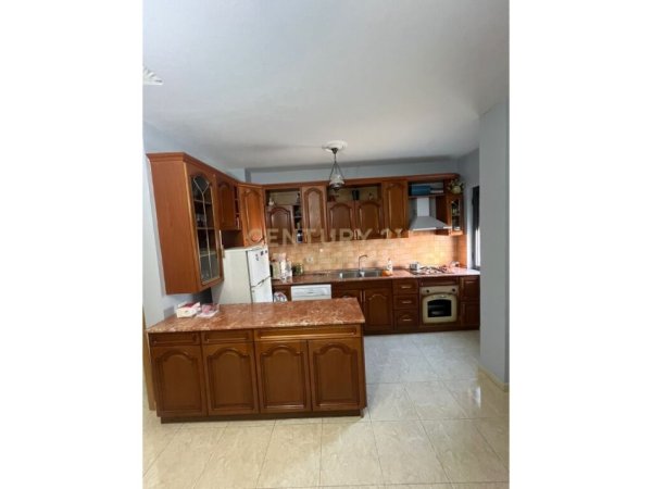 Tirane, jepet me qera apartament 2+1+Aneks+Ballkon Kati 2, 94 m² 600 € (Vasil Shanto)