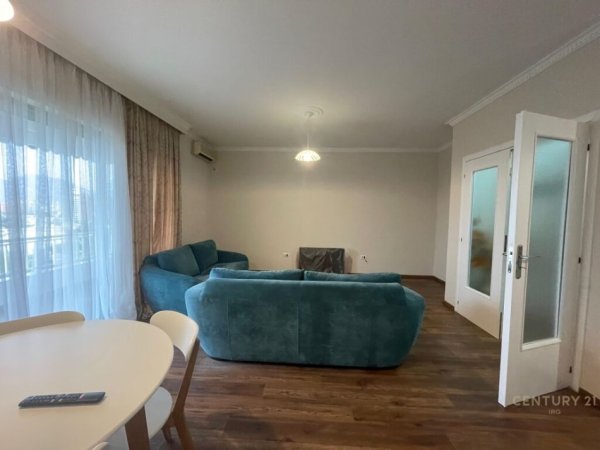 Tirane, jepet me qera apartament 2+1+Aneks+Ballkon Kati 7, 96 m² 1.300 € (Blloku)