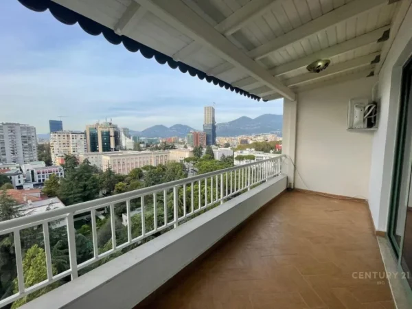 Tirane, jepet me qera apartament 2+1+Aneks+Ballkon Kati 7, 96 m² 1.300 € (Blloku)