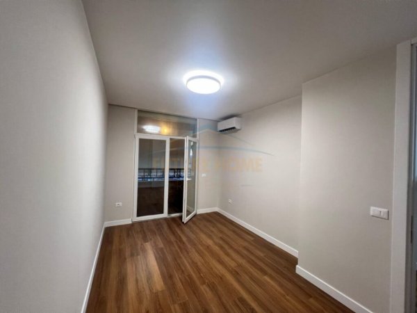 Tirane, jepet me qera apartament 2+1+Ballkon Kati 11, 120 m² 1.200 € (Bllok)