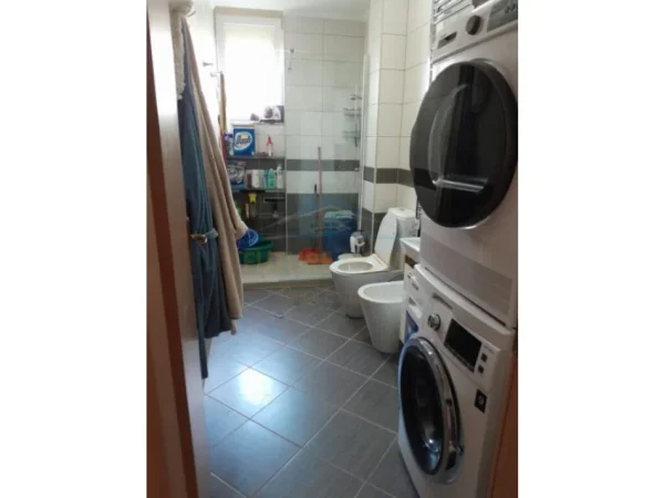 Tirane, shitet apartament 1+1 Kati 2, 75 m² 90.000 € (Shkoze)