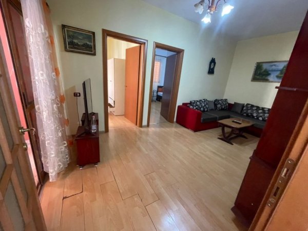 Tirane, jepet me qera apartament 2+1 Kati 3, 110 m² 600 € (Rruga Mustafa Kacaci)