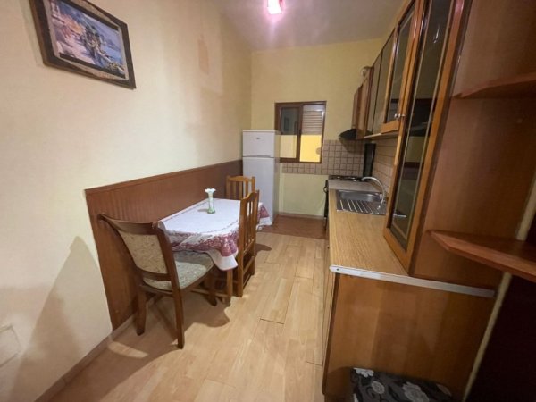 Tirane, jepet me qera apartament 2+1 Kati 3, 110 m² 600 € (Rruga Mustafa Kacaci)