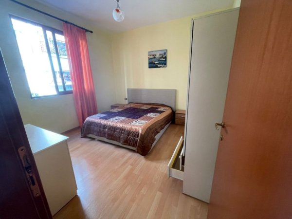 Tirane, jepet me qera apartament 2+1 Kati 3, 110 m² 600 € (Rruga Mustafa Kacaci)