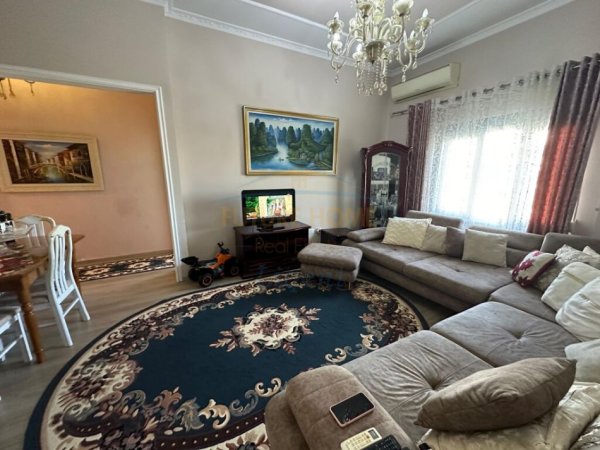 Tirane, shitet apartament 2+1+Ballkon Kati 1, 107 m² 200.000 € (Rruga Eduard Mano, Liqeni i Thate)