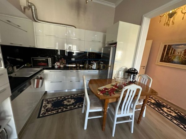 Tirane, shitet apartament 2+1+Ballkon Kati 1, 107 m² 200.000 € (Rruga Eduard Mano, Liqeni i Thate)