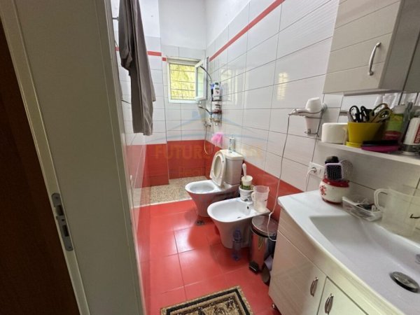 Tirane, shitet apartament 2+1+Ballkon Kati 1, 107 m² 200.000 € (Rruga Eduard Mano, Liqeni i Thate)