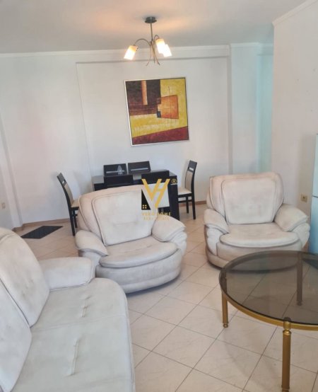 Tirane, jepet me qera apartament 2+1+Ballkon Kati 5, 106 m² 700 € (BLLOK)