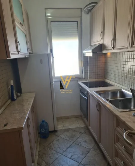 Tirane, jepet me qera apartament 2+1+Ballkon Kati 5, 106 m² 700 € (BLLOK)