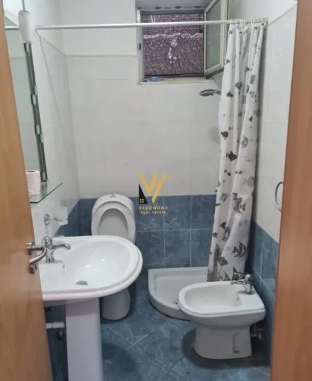 Tirane, jepet me qera apartament 2+1+Ballkon Kati 5, 106 m² 700 € (BLLOK)