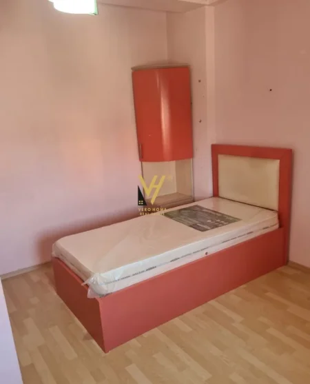 Tirane, jepet me qera apartament 2+1+Ballkon Kati 5, 106 m² 700 € (BLLOK)