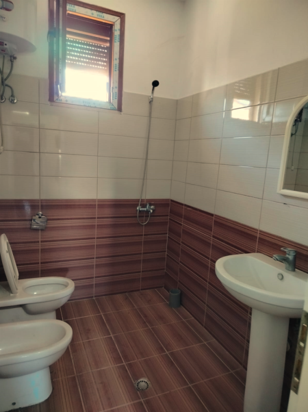 Tirane, shes Vile 3 Katshe , 305 m² 170.000 € (Yrshek)