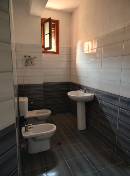 Tirane, shes Vile 3 Katshe , 305 m² 170.000 € (Yrshek)