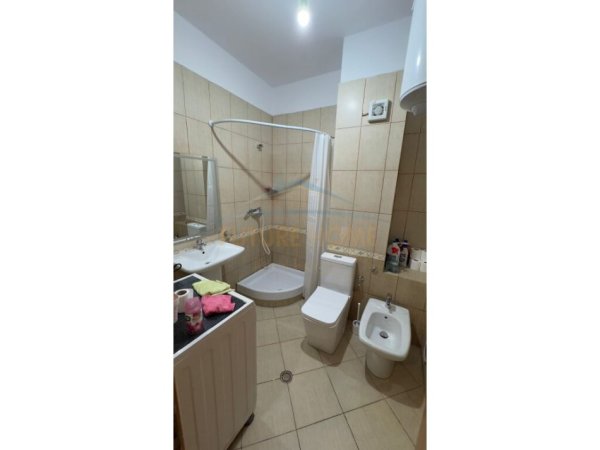 Tirane, shitet apartament 1+1+Ballkon Kati 5, 73 m² 212850€ (Rruga e Barrikadave)