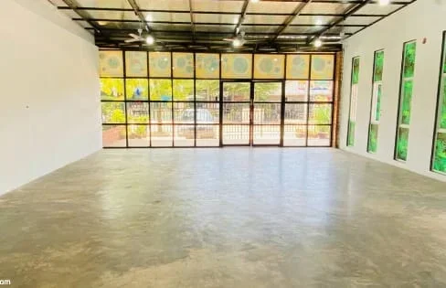 Tirane, shitet lokal Kati 0, 150 m² 300.000 € (Rruga Teleferikut)