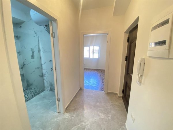 Tirane, jepet me qera zyre Kati 3, 106 m² 790 € (Reshit Çollaku)