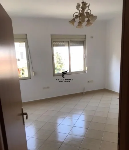 Tirane, jepet me qera apartament 2+1 Kati 3, 90 m² 650 € (KOMUNA E PARISIT)