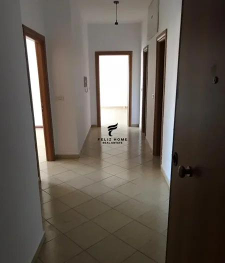 Tirane, jepet me qera apartament 2+1 Kati 3, 90 m² 650 € (KOMUNA E PARISIT)