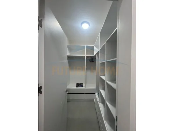 Tirane, jepet me qera apartament 1+1+Ballkon Kati 1, 65 m² 600 € (Kopshti Botanik)