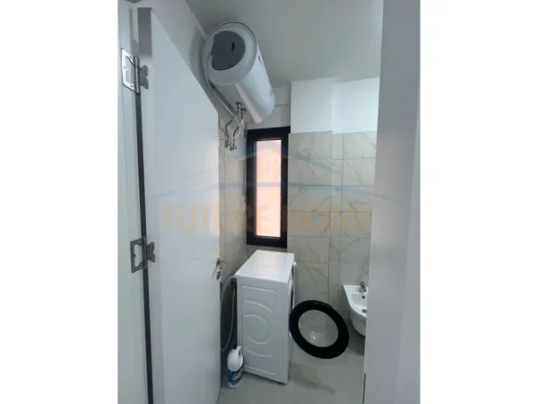 Tirane, jepet me qera apartament 1+1+Ballkon Kati 1, 65 m² 600 € (Kopshti Botanik)