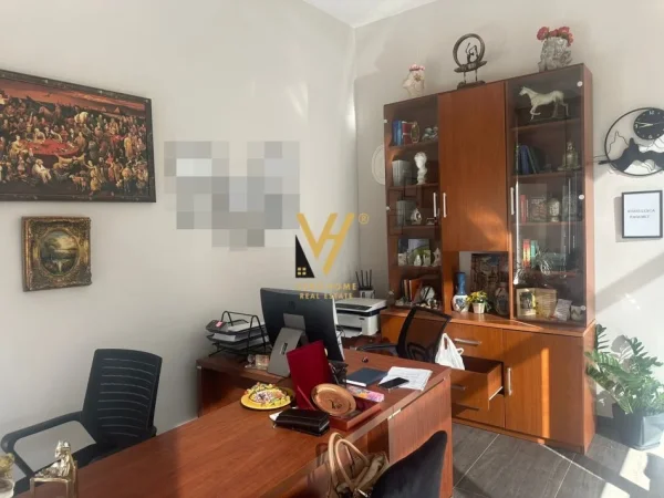 Tirane, jepet me qera zyre Kati 0, 40 m² 500 € (RRUGA E BARRIKADAVE)