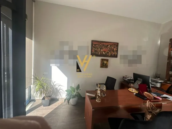 Tirane, jepet me qera zyre Kati 0, 40 m² 500 € (RRUGA E BARRIKADAVE)