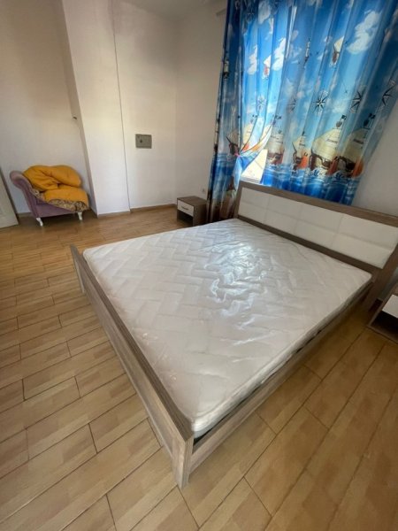 Tirane, jepet me qera apartament 1+1+Ballkon Kati 2, 60 m² 430 € (rruga Frang Bardhi, 50m nga rrethrrotullimi i Selites)