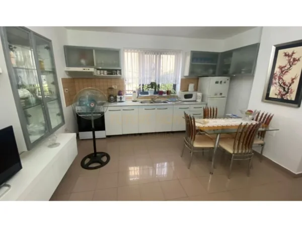 Tirane, shitet apartament 3+1 Kati 2, 107 m² 140.000 € (Rruga Idriz Dollaku)