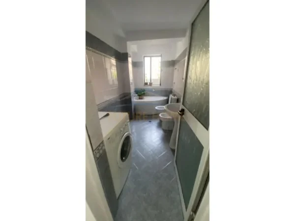Tirane, shitet apartament 3+1 Kati 2, 107 m² 140.000 € (Rruga Idriz Dollaku)