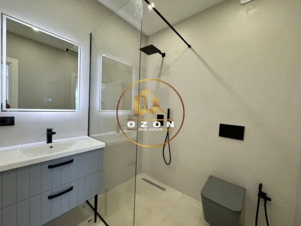 Apartament 1+1 Modern për Qera tek Komuna e Parisit, me Pamje të Kopshtit Botanik!