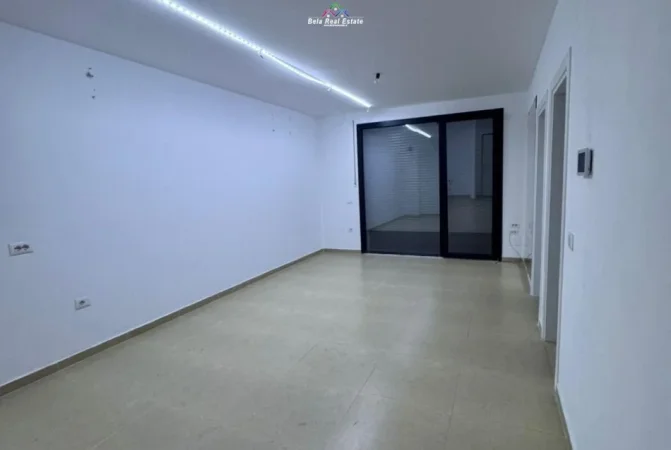 Tirane, jepet me qera zyre Kati 2, 62 m² 450 € (Kongresi i Manastirit)