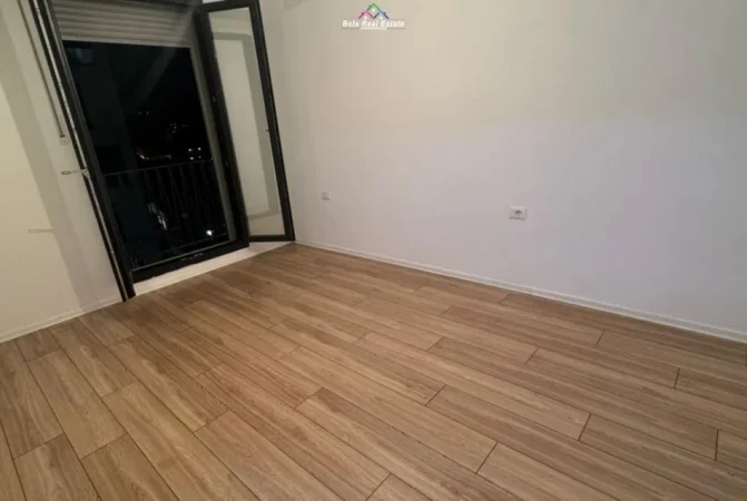 Tirane, jepet me qera zyre Kati 2, 62 m² 450 € (Kongresi i Manastirit)