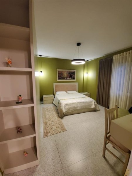 Tirane, jepet me qera apartament 2+1+Ballkon Kati 1, 100 m² 800 € (Rruga e dibres prane viles gold)