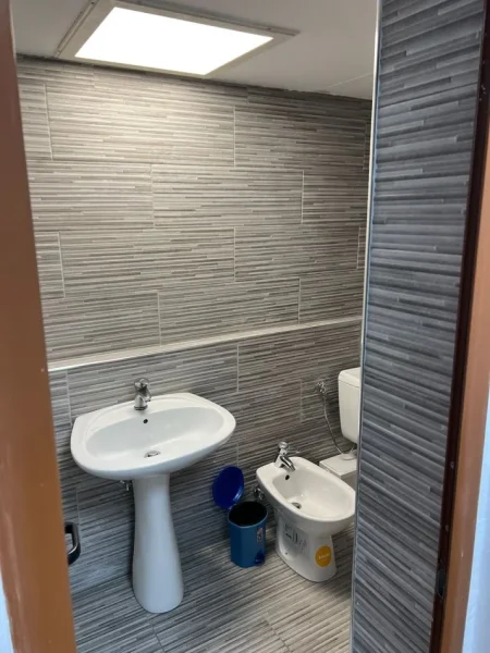 Tirane, shitet dyqan Kati -1, 60 m² 139.000 € (Myslym Shyri)