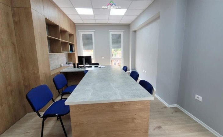 Tirane, jepet me qera zyre Kati 1, 560 m² 7.000 € (rruga e Kavajes)