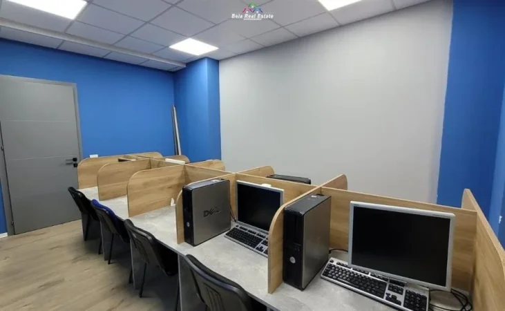 Tirane, jepet me qera zyre Kati 1, 560 m² 7.000 € (rruga e Kavajes)