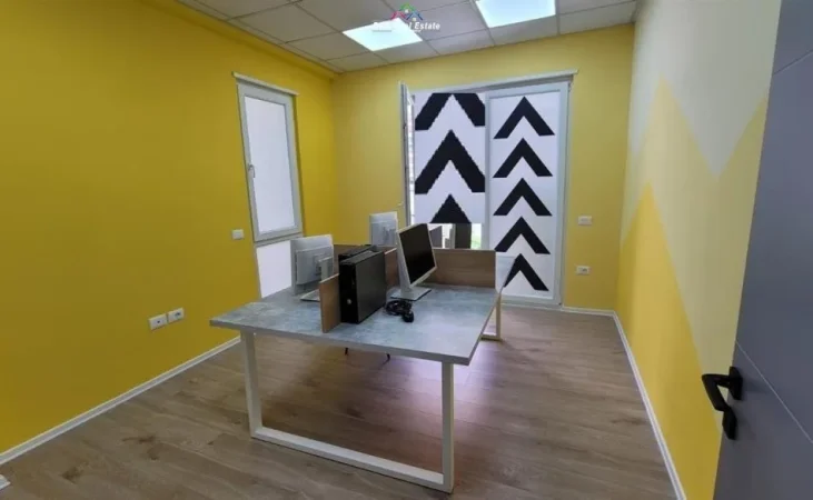 Tirane, jepet me qera zyre Kati 1, 560 m² 7.000 € (rruga e Kavajes)