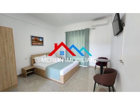 Tirane, jap me qera hotel 600 m² 3.500 Euro (Rr. e Ndroqit.)