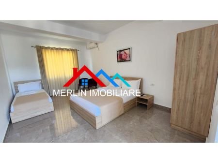 Tirane, jap me qera hotel 600 m² 3.500 Euro (Rr. e Ndroqit.)